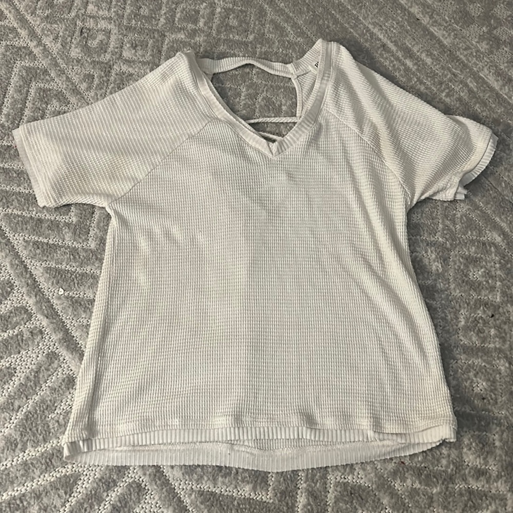 Size small open back shirt from buckle. Worn 2 times. Super cute.